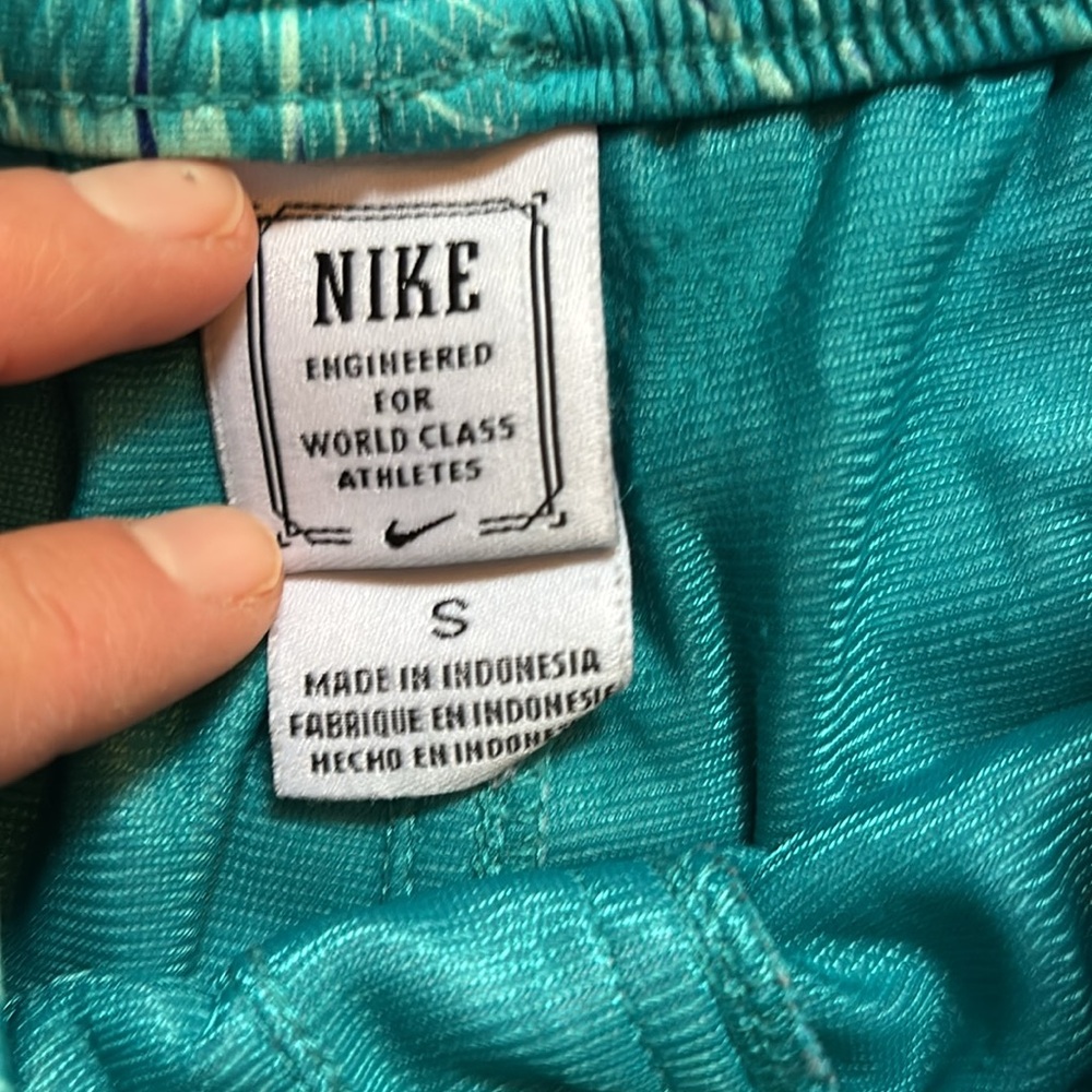 Kids Nike shorts - Picture 2 of 3